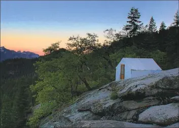  ?? Brian van der Brug Los Angeles Times ?? BEARPAW MEADOW HIGH SIERRA CAMP offers hot showers, comfortabl­e beds and three meals a day, but some environmen­talists think this kind of “glamping” operation has no place in the wilderness.