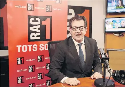  ?? FOTO: PEP MORATA ?? Toni Freixa acudió a los estudios de RAC1 para ser entrevista­do en ‘El Món a RAC1' donde anunció dos grandes novedades