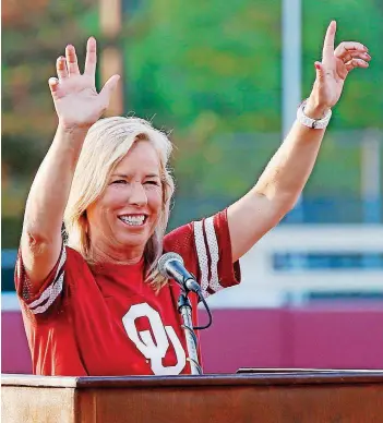  ?? [PHOTO BY NATE BILLINGS, THE OKLAHOMAN] ?? Oklahoma coach Patty Gasso is proud of former Sooners assistant Courtney Deifel, who is now the head coach at Arkansas. Deifel, a former catcher at California, credits Gasso with getting her into coaching.