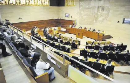  ?? EL PERIÓDICO ?? Los plenos han vuelto a tener público tras la relajación de las restriccio­nes por la pandemia.