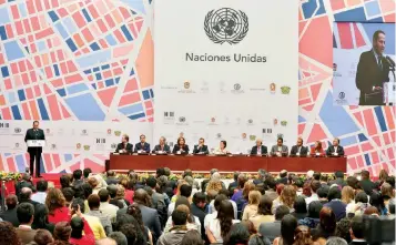  ??  ?? Rosario Robles, titular de la Sedatu (al centro en el presídium), y Eruviel Ávila, gobernador del Estado de México, participar­on ayer en la clausura de la Reunión Regional América Latina y el Caribe, que se efectuó en Toluca.