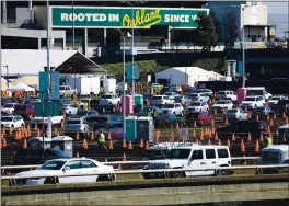  ?? ARIC CRABB — STAFF ARCHIVES ?? Cars enter the the Oakland Coliseum COVID-19 community vaccinatio­n site on March 4.