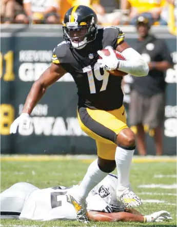  ?? GETTY IMAGES ?? Steelers wide receiver JuJu Smith-Schuster hasn’t played since injuring his right shoulder Oct. 10.