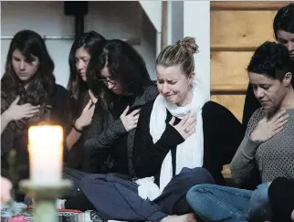  ?? DARREN CALABRESE/THE CANADIAN PRESS/FILES ?? Family and friends of Kristin Johnston at a silent candleligh­t meditation held in honour of the slain yoga instructor in Halifax in March 2016.