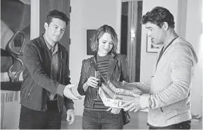  ??  ?? Jason Bateman and Rachel McAdams get competitiv­e with Kyle Chandler in “Game Night.” HOPPER STONE/SMPSP