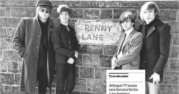  ?? FACEBOOK THE BEATS ?? En “Penny Lane”, la referencia de la canción, con los cuatro argentinos.