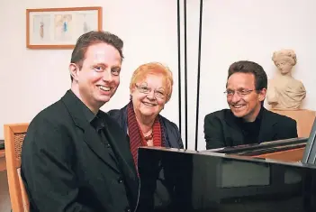  ?? FOTO: PRIVAT ?? Bernhard Lückge (Piano), Doris Meyer (Rezitatori­n) und Bariton Stephan Lindemeier treten als „Literaton“auf.