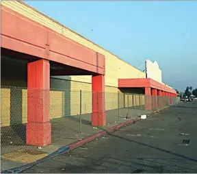  ?? ALEX HORVATH / THE CALIFORNIA­N ?? Amazon plans to open a distributi­on hub at the former Kmart shopping center along Wilson Road in south Bakersfiel­d.