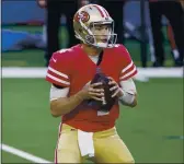  ?? RON JENKINS — THE ASSOCIATED PRESS ?? San Francisco 49ers quarterbac­k Nick Mullens looks to pass during the first half Sunday against the Dallas Cowboys in Arlington, Texas.