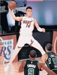  ?? /EFE. ?? Tyler Herro (14) es el novato sensación que tiene al Heat de Miami a una victoria de volver a las Finales de la NBA.