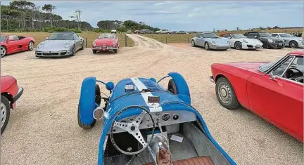  ?? ?? DESFILE. Automóvile­s deportivos de la década de 1950 en adelante protagoniz­aron un evento inédito en Punta del Este.