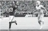  ?? ADAM BETTCHER/GETTY ?? Vikings running back Dalvin Cook scores a 21-yard touchdown against the Dolphins on Sunday in Minneapoli­s.