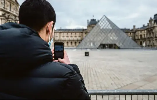  ??  ?? A Paris dimanche. Hadi a vécu en Iran avant de venir en
France.