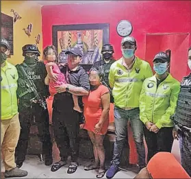  ?? Fotos: Cortesía ?? La familia fue rescatada por agentes de la Unidad Antisecues­tro y Extorsión de la Policía.