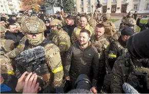  ?? ?? Ready for peace: A heavily guarded Zelenskyy speaking with Kherson people after Russia’s retreat. — Reuters