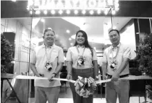  ?? ?? Ribbon Cutting: (L-R) Primary Homes Inc President Architect Stephen Charles Liu, Tagbilaran Office Head Jeracel Hontanosas and Primary Homes Inc VP for Sales and Marketing Ramero Espina