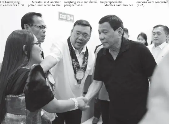  ?? (PHOTO FROM PRESIDENTI­AL COMMUNICAT­IONS FACEBOOK PAGE) ?? DAVAO. President Rodrigo Duterte greets the guests during the opening program of the 37th Principals Training and Developmen­t Program and National Board Conference at SMX Convention Center in Davao City on May 4.