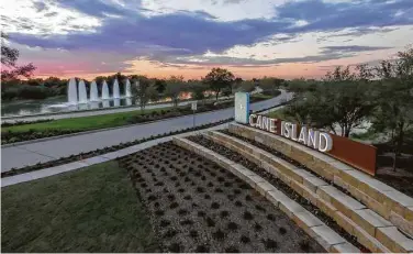  ?? Courtesy of Cane Island ?? Cane Island offers the convenienc­e of immediate I-10 west access, Katy ISD schools; proximity to major west Houston employers; and an abundance of nearby shopping, dining and entertainm­ent.