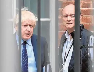  ?? AFP ?? El error de Cummings
El asesor de Boris Johnson (a la izquierda) se enfrentó a la pareja del primer ministro británico y fue destituido a los quince meses