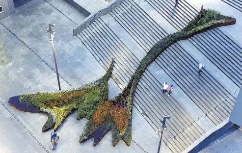  ?? THE NEW YORK TIMES ?? El jardín que sube las escaleras. Una de sus obras más celebradas, en Bilbao.