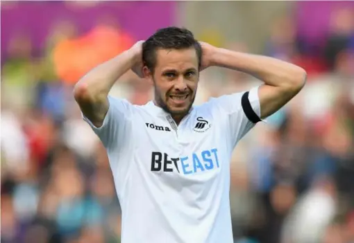  ?? (Getty) ?? Gylfi Sigurdsson rues his missed opportunit­y