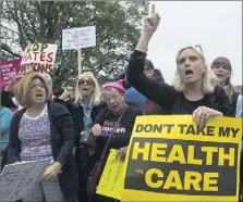  ?? (Photo AFP) ?? Près du Capitole à Washington, des manifestan­ts ont protesté, jeudi, contre le texte de remplaceme­nt de la loi emblématiq­ue de Barack Obama sur la santé.