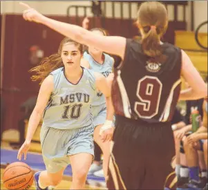  ?? JASON MALLOY/THE GUARDIAN ?? Mount Saint Vincent Mystics guard Nikki Arsenault brings the ball up the court in transition as Holland College Hurricanes guard Lexi MacInnis directs traffic. Arsenault played for the Three Oaks Axewomen in 2016-17 while MacInnis was a Charlottet­own...