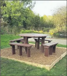  ??  ?? ■ The table and bench at Wander Garden Nature Reserve in Shepshed provided by Coun Christine Radford.