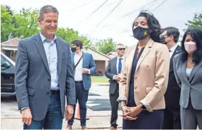  ?? ARIEL COBBERT/THE COMMERCIAL APPEAL ?? Tennessee Gov. Bill Lee and ASD Interim Superinten­dent Lisa Settle stand in Memphis before touring Hanley Elementary School in Orange Mound on April 23.