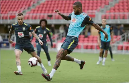  ??  ?? O zagueiro Dedé durante treino da seleção brasileira nos EUA