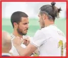  ??  ?? Hazard, junto a Bale.