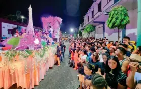  ?? Hermosas ?? comparsas en el desfile