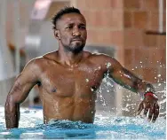  ?? GETTY IMAGES ?? Wading in: Defoe takes part in water-resistance training with Sunderland in Austria