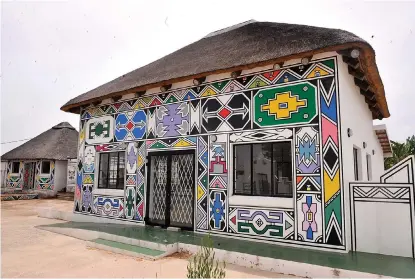  ?? /Photos/bongiwe Mchunu ?? Dr Esther Mahlangu’s main house is being converted into a museum. Inset, Mahlangu’s murals adorn the interior and exterior walls.