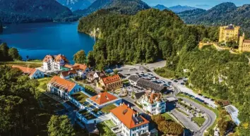  ?? Foto: Benedikt Siegert ?? Das Ameron Neuschwans­tein Alpsee Resort & Spa schließt wegen unwetterbe­dingter Schäden ab dem 10. Oktober bis ins Früh‰ jahr 2022.