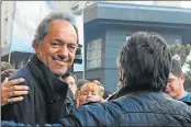  ??  ?? SONRISAS. Scioli (arriba) y Boudou (abajo a la derecha) fueron a la marcha. También estuvieron las Abuelas, Luis D’Elía y el ex vicegobern­ador Mariotto. Micheli, de la CTA, estuvo en el palco con los hijos de Moyano.