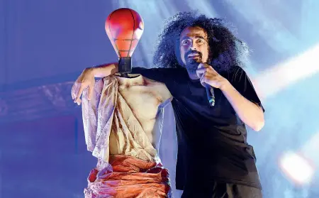  ??  ?? Rapper Caparezza, 44 anni, di Molfetta. Per sette anni ha vissuto a Milano: «C’era un fermento culturale incredibil­e», dice l’artista