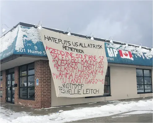  ?? SPECIAL TO THE ENTERPRISE BULLETIN ?? Motorists in Collingwoo­d, Ont., were greeted with a huge banner attached to the wall of MP Kellie Leitch’s office Wednesday morning listing the names of the six victims of the Quebec City murders.