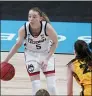  ?? ERIC GAY — THE ASSOCIATED PRESS ?? UConn’s Paige Bueckers, left, works against Iowa’s Caitlin Clark at the Alamodome in San Antonio, Saturday.