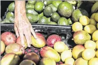  ?? MELANIE BELL / PALM BEACH POST ?? Seekers of fresh food in Jupiter can visit green markets Sunday at El Sol and Harboursid­e Place.