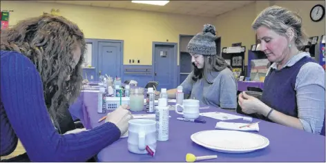  ?? SARA ERICSSON ?? From left: High Education Centre students Rebekah Nordin and Alyssa Campbell created art at the event with school outreach worker Kate Webber.