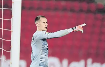  ?? FOTO: MANEL MONTILLA ?? Ter Stegen se ha convertido en la mejor noticia del Barça en estos primeros tres partidos tras el parón por la pandemia