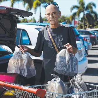  ?? Picture: STEWART MCLEAN ?? Former fisherman Thomas Ferriday has welcomed the plastic bag ban.