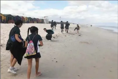  ?? PICTURES: SUPPLIED ?? Pupils from Bergvliet Primary School picking up the dirt on Muizenberg Beach.