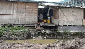  ?? — Bernama ?? Deplorable conditions: The ‘kongsi’ houses where the workers live in Taman Bakti, Kuala Langat, are in less than conducive surroundin­gs.