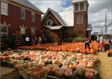  ?? Olivia Vardy / Rome News-Tribune ?? Pumpkins cover the lawn of Trinity United Methodist Church for their 20th annual pumpkin patch.