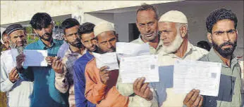  ?? ANI ?? People queue up to cast votes during the second phase of Lok Sabha polls; and (below) voters show inked fingers, in Jammu on Friday.