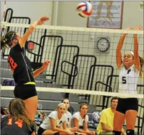  ?? BARRY TAGLIEBER - FOR DIGITAL FIRST MEDIA ?? Phoenixvil­le’s Maple Maloney looks to block the spike of Perkiomen Valley’s Hannah Rice during the Vikings’ victory Tuesday afternoon.