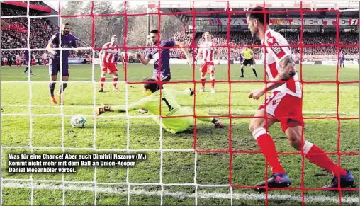  ??  ?? Was für eine Chance! Aber auch Dimitrij Nazarov (M.) kommt nicht mehr mit dem Ball an Union-Keeper Daniel Mesenhöler vorbei.