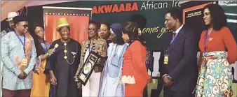  ??  ?? Ogedengbe (fourth from right) with industry operators during the Awards